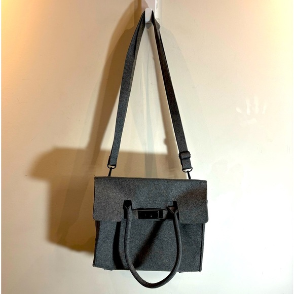 HANDBAG CROSSBODY Made of Felt with A Metal Clasp Birkin Style No Brand NWOT - Picture 1 of 11